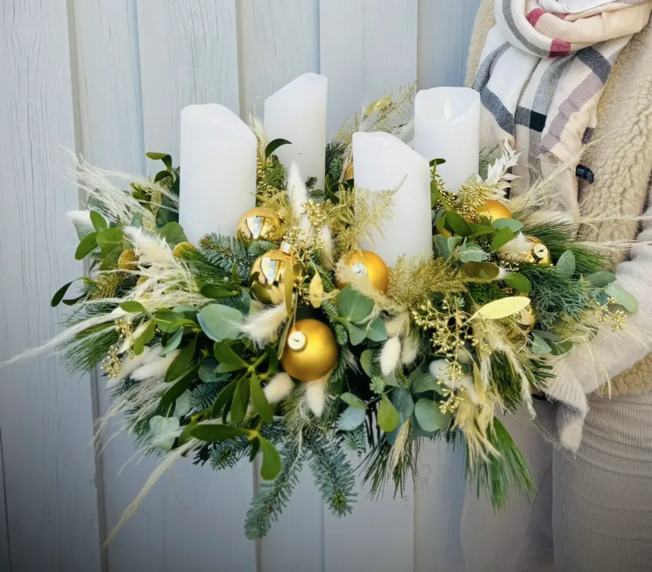 Adventskranz mit Kerzen